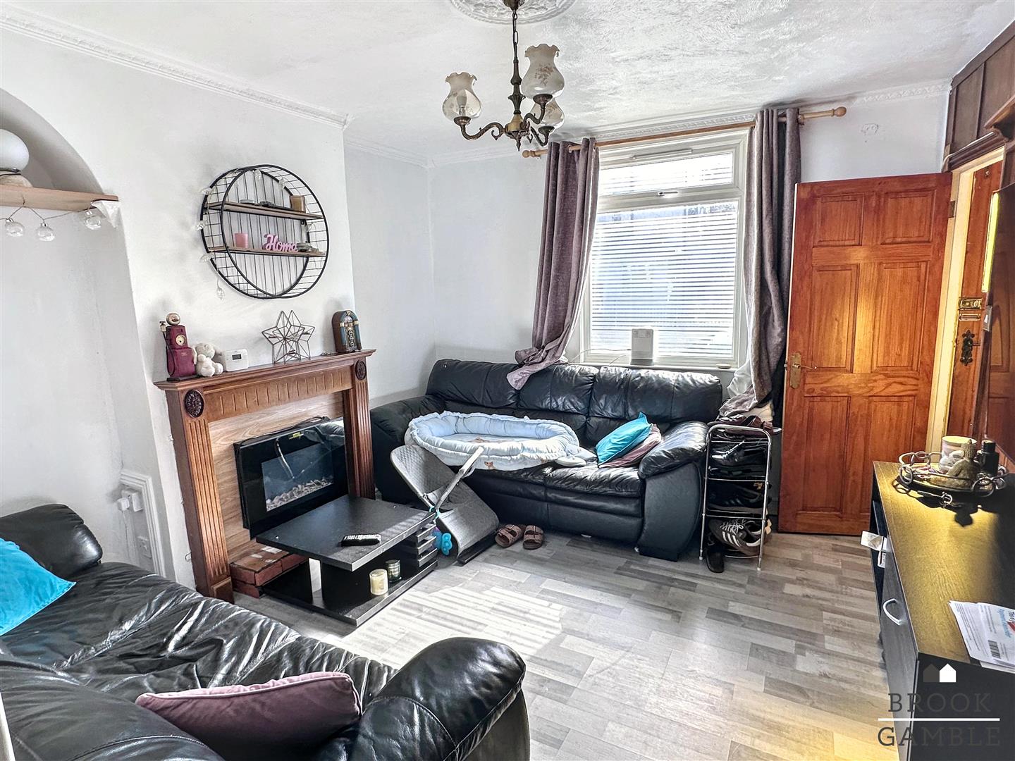 2 Bedroom House - Mid Terrace. Ashford Road in Eastbourne,  6